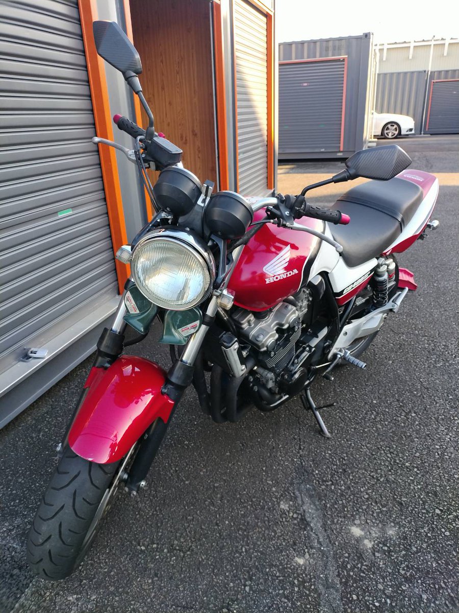 Kiyo_Karl2's tweet photo. もう一週間経っちゃったけど、二輪免許も無事取得してCB400SFも買いました！
ツーリング仲間募集中です！！！ https://t.co/scQhM3mbhH