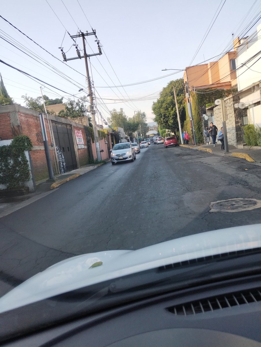 TiaLolo80s's tweet photo. @TlalpanVecinos #Tlalpan 
Hasta cuándo van a atender Av. Corregidora e Insurgentes? PEATONES en riesgo x Autos circulando en sentido contrario dando vuelta prohibida en Insurgentes Colapsan Ayuntamiento e insurgentes hacia el norte y sur!
ATIENDAN antes q haya ACCIDENTE GRAVE @UCS_GCDMX https://t.co/TD3OZAgdaI