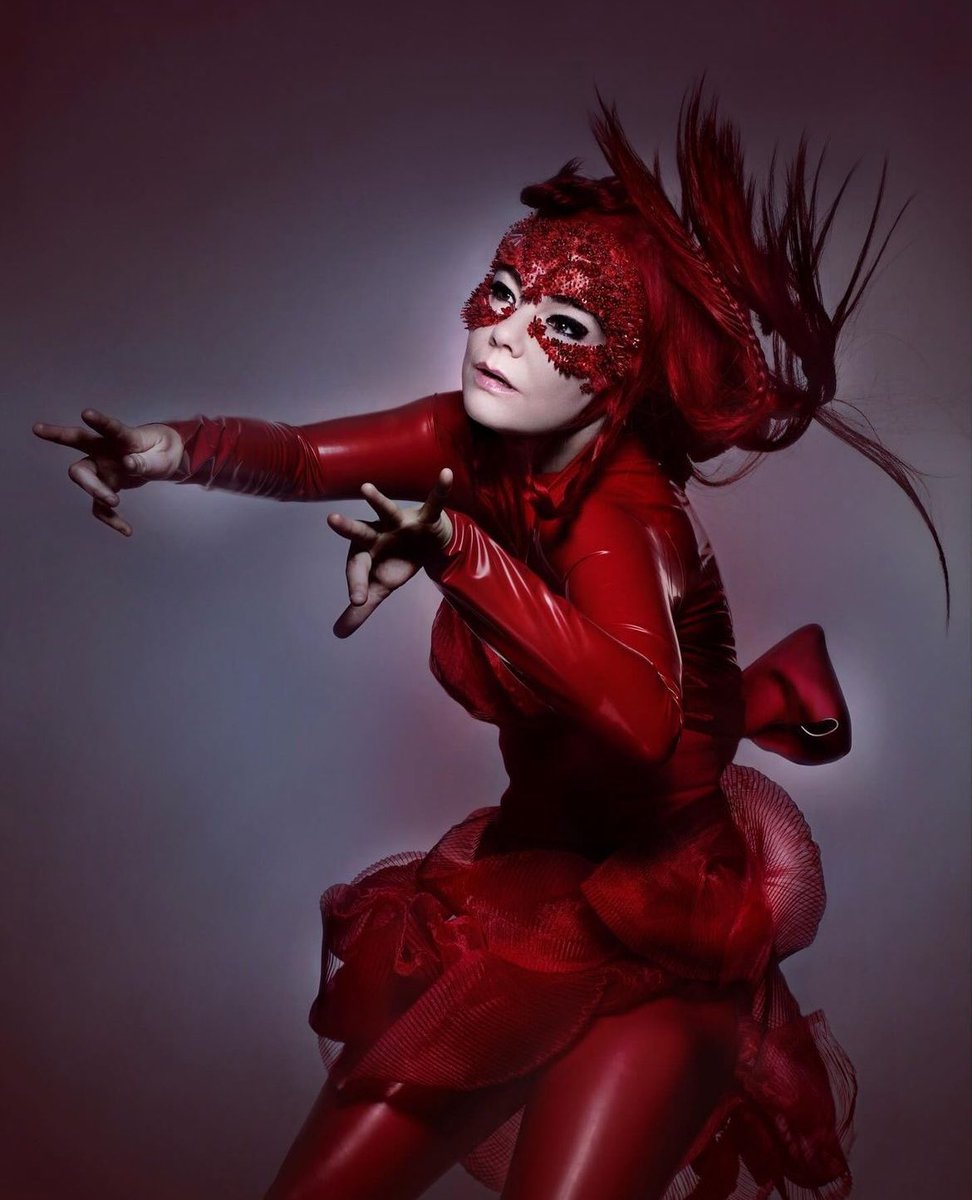 Davediscoballs's tweet image. One of my favourite shoots ever.
#bjork #stevenklein