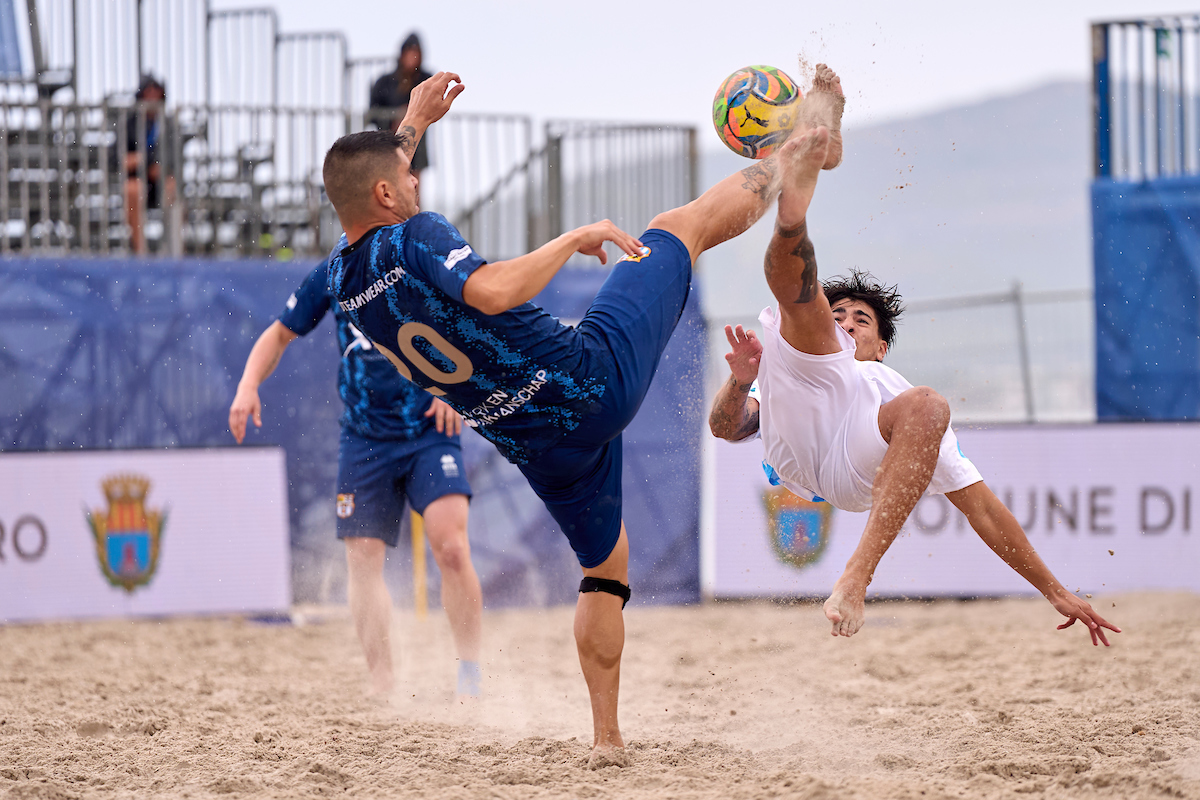 BeachSoccer_WW's tweet photo. ⏱️ FT: BS Zeeland 🇳🇱 6-4 🇮🇹 Naxos BS
🏆 World Winners Cup Alghero 2024 - Group A

#BeachSoccer #WorldWinners24 #Alghero #Sardegna https://t.co/KN3wyEUnTh