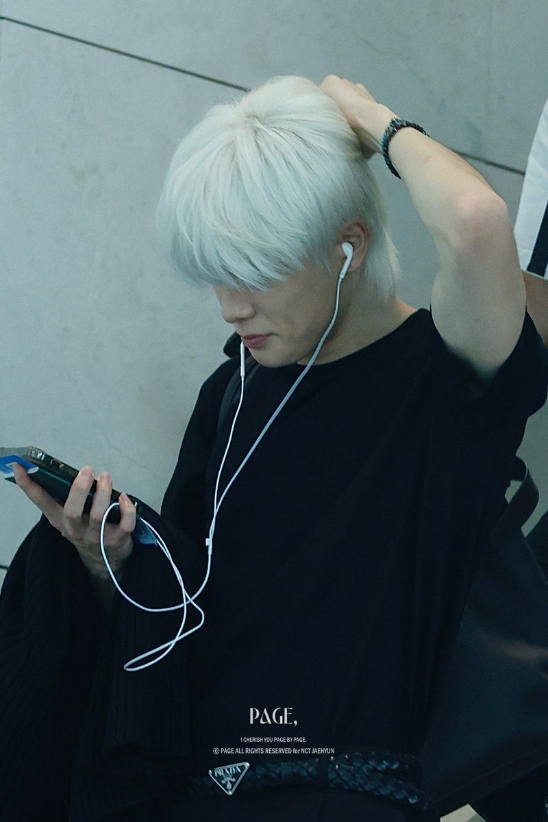 PopBase's tweet photo. NCT's Jaehyun debuts platinum blonde hair. https://t.co/6j3xlSmAmw