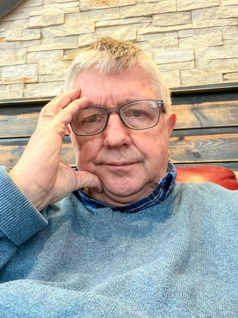 JohnBummit's tweet image. Coding is boring as shit, nigga. I&apos;m 4 beers deep, fuck it&apos;s a bugs life