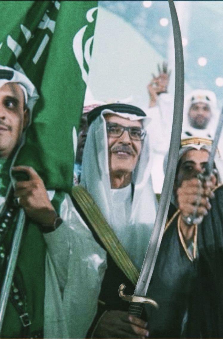 مع قرب اليوم الوطني .. لاول مره لن يتغزل هذا الشاعر بوطنه بعد ان سطر مئات القصائد
التي تغنت عشق وفخر في المملكة

حضورك يوازي فقدك والفراغ الكبير الذي تركته على وطنك واهلك ومحبيك

 (ياللي في غيابك حضورك) رحمك الله

رحمك الله يا بوخالد

#بدر_بن_عبدالمحسن 
#اليوم_الوطني_السعودي94