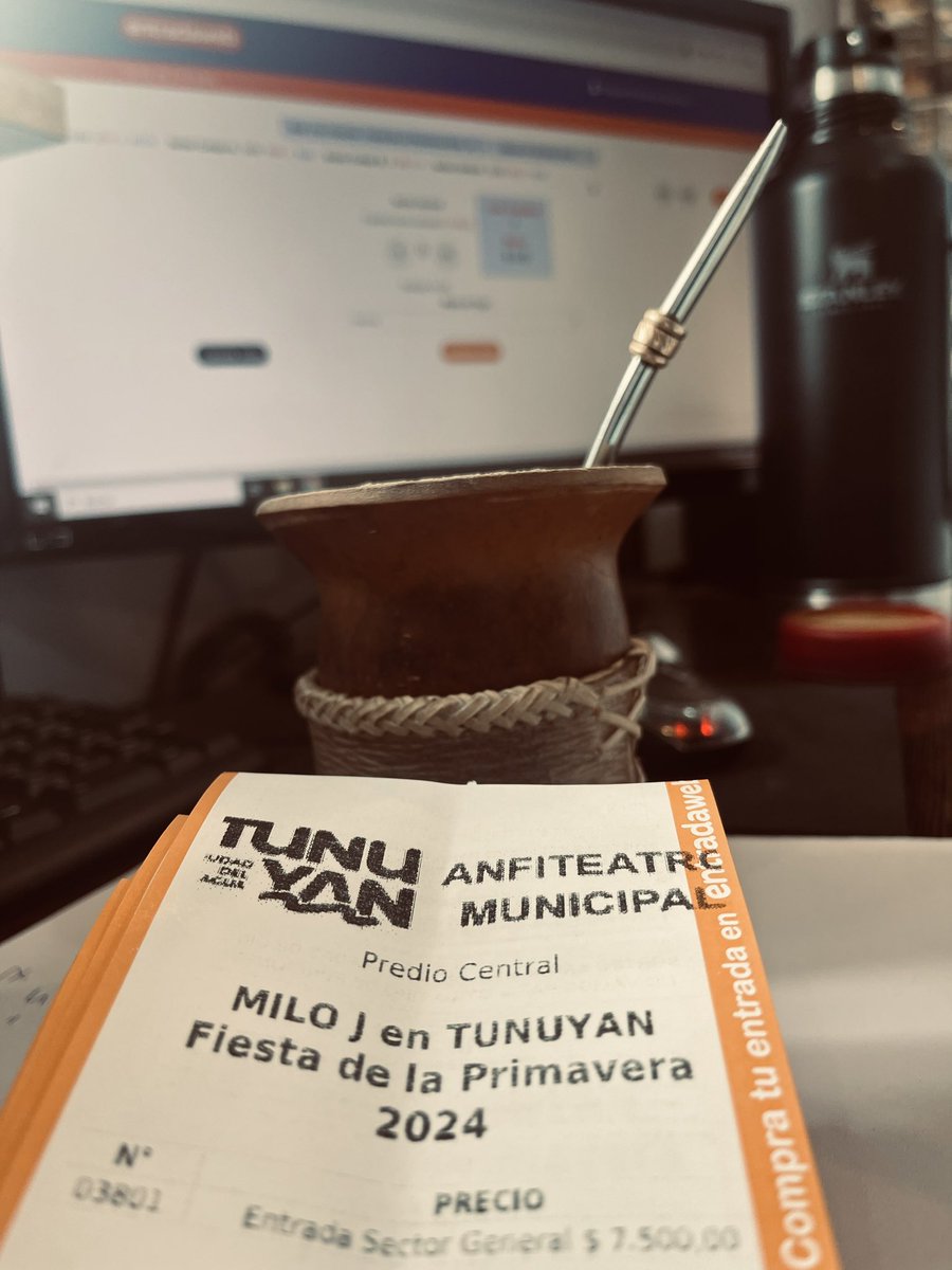 Acá sacando la mañana vendiendo lo de <a href="/iMilo_J/">Milo J</a>  que viene a Tunuyan Mendoza #nadiedicenada #luzusiempre