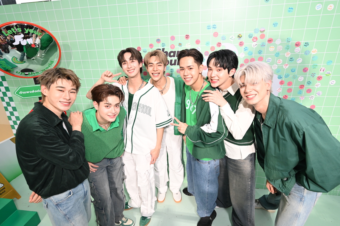 around_ent's tweet photo. “ATLAS” มาดับเบิ้ลความฟันกับ Fluocaril ในงาน “Fluocaril Fun Fest” แชร์เคล็ดลับการดูแลสุขภาพฟันเพื่อให้สนุกกับชีวิตได้เต็มที่ พร้อมจัดเต็มเพอร์ฟอร์แมนซ์ในมินิคอนเสิร์ตสุดฟัน!

📌 https://t.co/B8SSNgkppi

#FluocarilxATLAS
#FluocarilFunFest
#FluocarilThailand
#ATLAS_th #ATLASth https://t.co/AquZtmMEnC