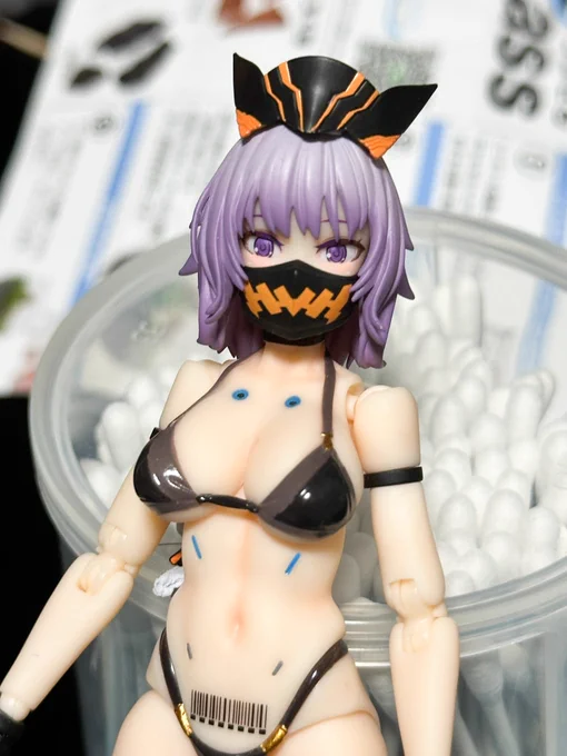 パンプキンプリンセスのマスクの紐が切れた場合は、紐部分を取り除きBostik 粘着ラバー ブル・タックで顔に張り付けると安定します。むしろこっちの方が付け替え楽です。#蝸之殻 #スネイルシェル 