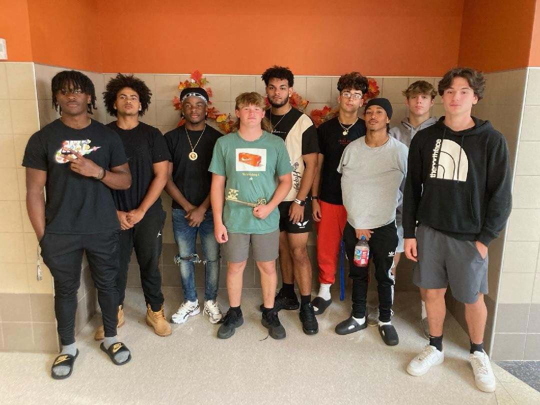 Shout out to our week 2 award winners

🔸Hammer- Bryant Bennett
▪️Special Teams Key Player- Kickoff Team
🔸OLine Syrup- Colton Pocracki
▪️Big Dawg- Max Tomaszewski
🔸Lunch Pale- AJ Cerretto
▪️Standout- Rashad McGinnis
🔸Scout Team- Aaron Schmale
▪️Player of the Game- Marcus Roney