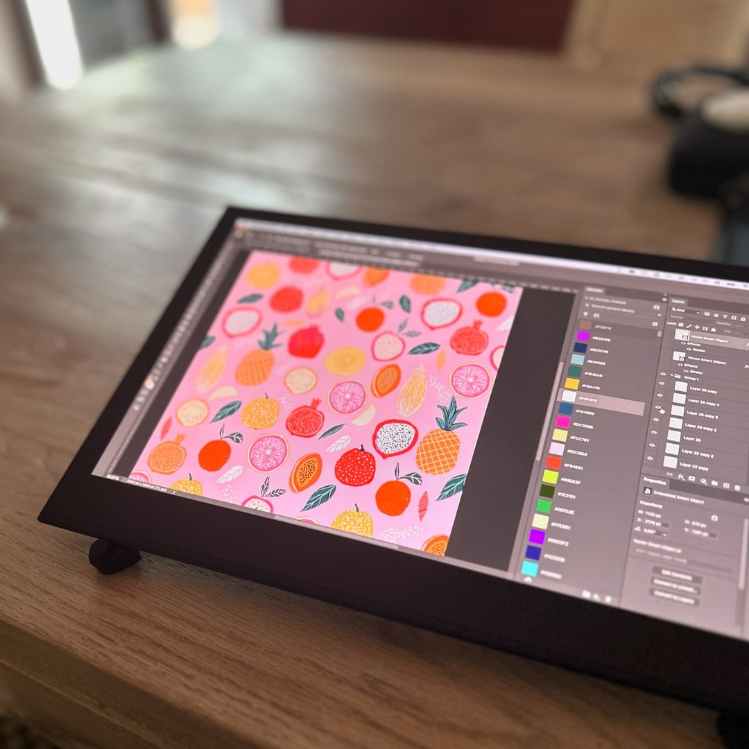 wacom's tweet photo. Take your workation to the next level with Wacom Movink! 🌍✍🏻

Whether you're creating from a cozy cabin or a beachside café, Movink is the portable tool for your on-the-go creativity. 🙌🏻

#Workation #WacomMovink #CreativesOnTheGo https://t.co/Lx74uj20eY