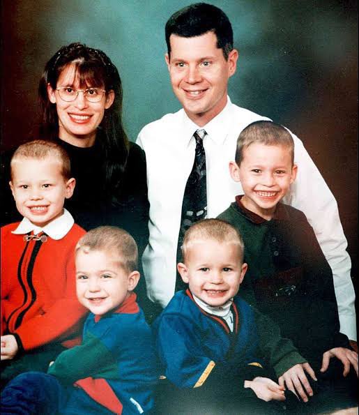 klastheis's tweet photo. @Starr_SuperStar @BenZeisloft Andrea Yates thought killing get children was between her and God too.

This tragedy could have (and should have) been prevented by the man telling her what to do and even using violence to stop her. https://t.co/1ZSoE66Atc