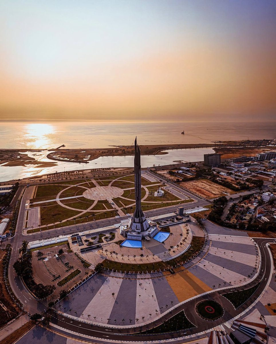 17 de Setembro, Dia do Herói Nacional.

Este dia é uma comemoração em memória do Dr. António Agostinho Neto, o primeiro presidente de Angola e uma das figuras mais importantes da nossa história. 
__
📷: @angolaonair📍Luanda 

#ViewsofAngola 
#Angola
#LuandaAngola