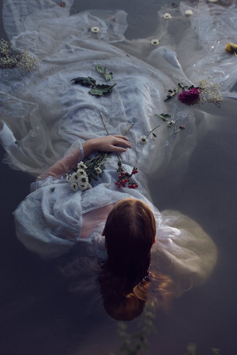 gabriel_matula's tweet photo. Ophelia's Drown is a photographic interpretation of the classic painting by Sir John Everett Millais. Always evoking melancholy and desolation.  #artphotography #ophelia #hamlet @captureone @SigmaPhotoSpain @NikonUSA @NikonEurope https://t.co/ZlVc0WPqcK