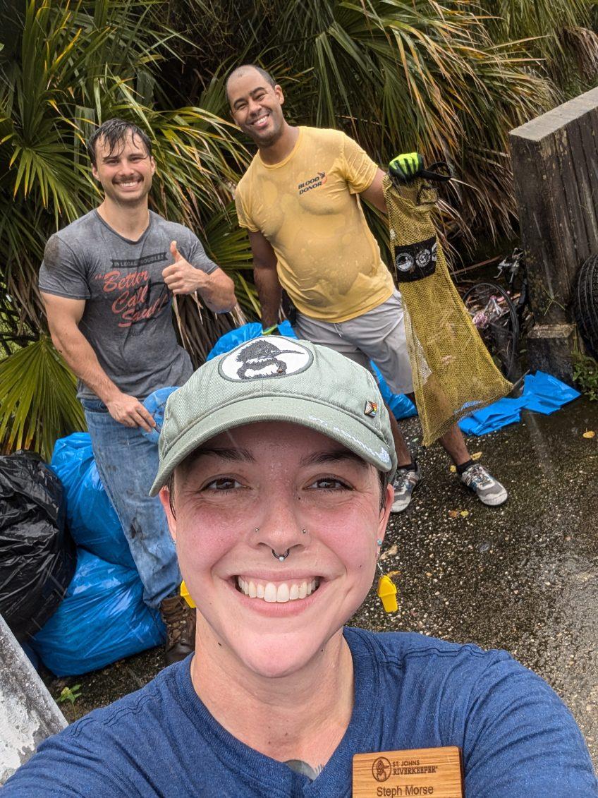 SJRiverkeeper's tweet photo. Last week we had a cleanup with With Love, Jax! 8 volunteers removed 20 bags of trash from Hogans Creek in #SpringfieldJax.
THANK YOU to all of our volunteers who help us make the #StJohnsRiver watershed a cleaner and healthier place, #ForTheRiver and For Us All! https://t.co/j6Cqs3CpYo