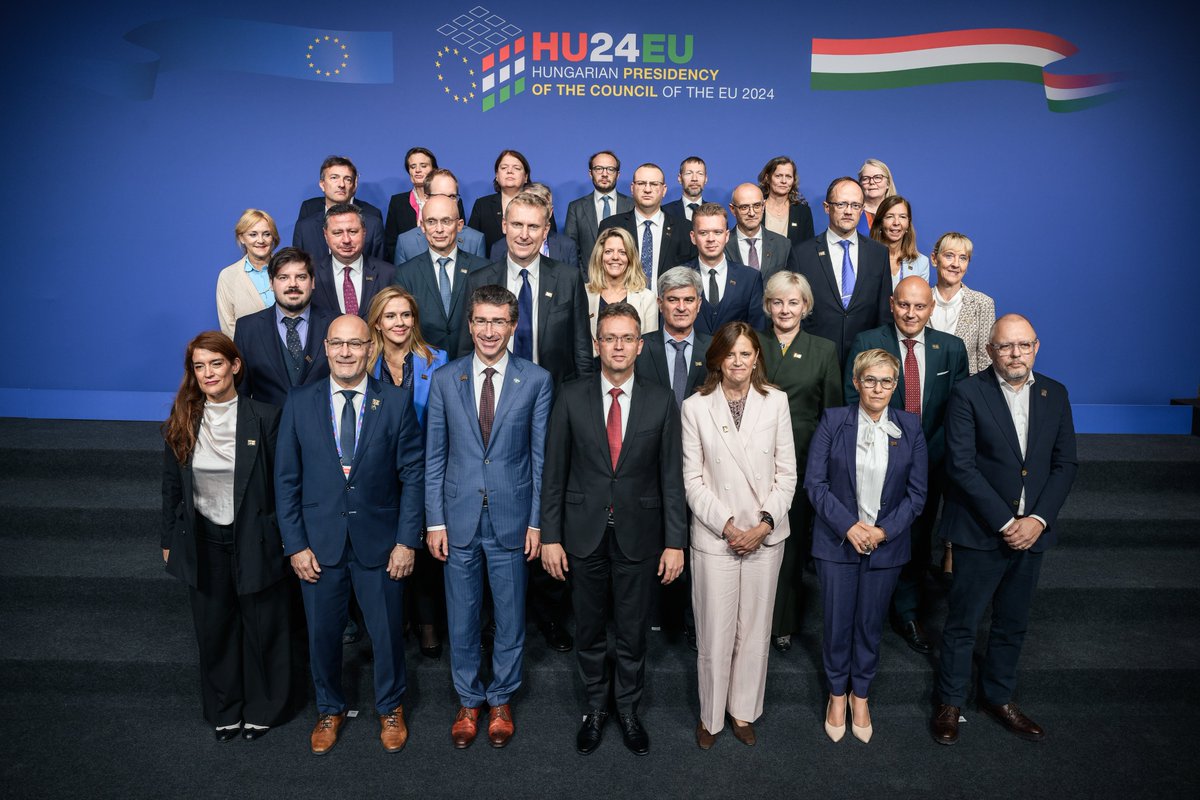 How can 🇪🇺 boost its R&amp;I performance to enhance competitiveness? 

Timely debate about the importance of investments &amp; reforms today at the informal council of Higher Education &amp; #Research Ministers in Budapest!

More info 🔗europa.eu/!hrCRJd