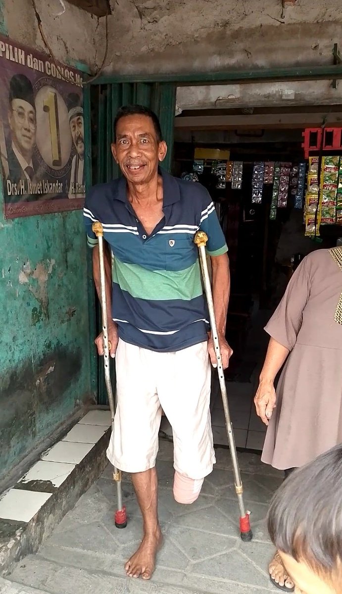 istiqomahyu's tweet photo. Assalamualaikum
Hari ini, selasa 17 september 2024
Gue seneng banget banget banget, akhirnya gue bisa dateng ke rumah abah asmad 😭😭😭
Hari ini udah mulai ukur &amp; cetak kaki palsunya ya 🙏
Liat deh ekspresi mimik wajah abah, sehappy itu woyyylah 😭😭😭 https://t.co/gDIKDQjOV1