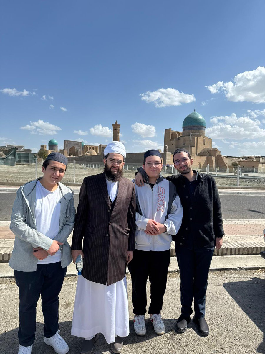 Mir arab medresesi . Hâlâ eğitime devam etmektedir.