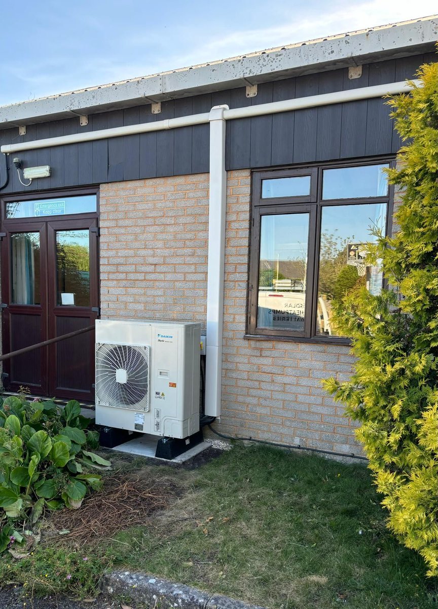 Another nice-looking Daikin #heatpump installation for a local business in #Dorset. 

Exciting for this customer as they will now benefit from…

✔️Reduced bills due to its low running costs 
✔️Improved environmental impact to help combat climate change
✔️Increased storage space