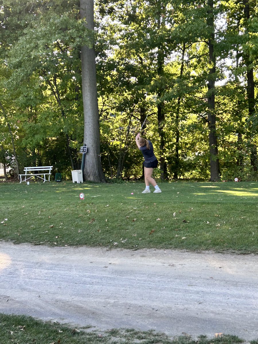 OFgirlsgolf's tweet image. JV lost to Brunswick Monday evening 193-175 at North Olmsted GC. The team was led by Barb Suarez (46), Livia Golden (47), Abbey Riley (50) and Sofi Candow (50). Also, shout out to freshman Lena Kosunick for shooting a PR of 42 in her practice round! Great effort ladies!!