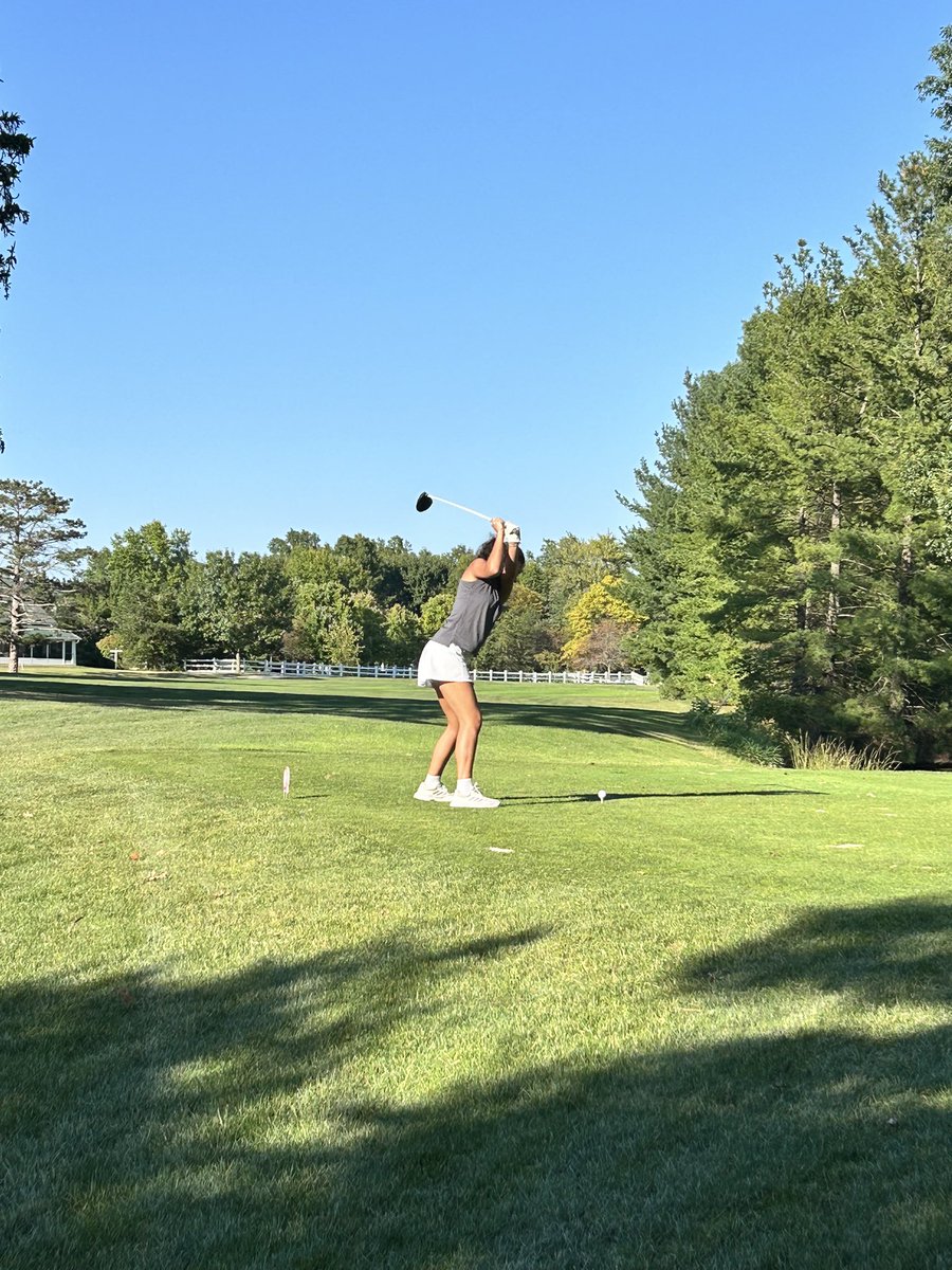 OFgirlsgolf's tweet image. JV lost to Brunswick Monday evening 193-175 at North Olmsted GC. The team was led by Barb Suarez (46), Livia Golden (47), Abbey Riley (50) and Sofi Candow (50). Also, shout out to freshman Lena Kosunick for shooting a PR of 42 in her practice round! Great effort ladies!!