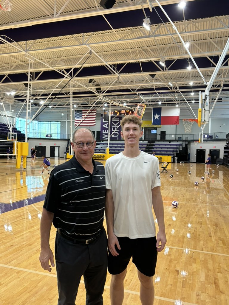 Austinbrown2026's tweet photo. Appreciate @JeremyCox44 at OSU for coming to Lufkin for practice! @Lufkin_Hoops https://t.co/uUrI7JgAc0