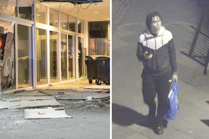 cyan_rk's tweet photo. Der mutmaßliche #Bombenleger von #Köln.
"Der abgebildete Mann soll die Detonation vor dem #VanityClub Cologne verursacht haben. Nach ihm fahndet jetzt die Polizei."
#Explosion #Diskothek
https://t.co/860nALpbjJ https://t.co/10kD0r5vng