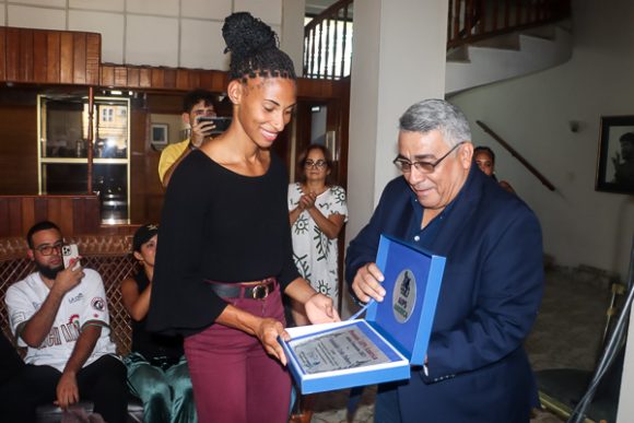 Muchas felicidades para la
canoísta cubana Yarisleidis Cirilo Duboys que recibió ayer lunes el Premio a la Mejor Atleta femenina del año 2023 que le otorgó Asociación Internacional de Periodistas Deportivos. Fruto del deporte Revolucionario. #CubaInspira