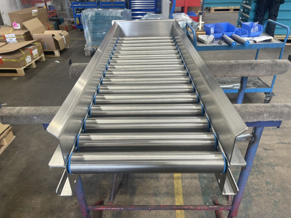 Stainless Steel Gravity Roller #conveyor with customised side guards #conveyormanufacturers #customconveyors #madeinbritain conveyorsections.co.uk/gravity-convey…