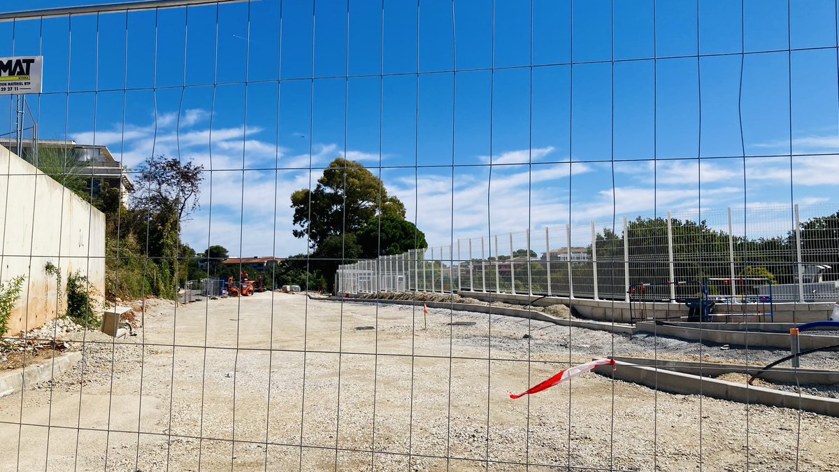 XWiik's tweet photo. Après avoir parlé hier budget 💶 &amp; travaux 🏗️ 2025, début de semaine sur le pont !

Avant la 🌧️
✅conseil de discipline ⚖️
✅visite de chantier 🚧 
✅signature ✍🏼 de parapheurs depuis mon nouveau bureau
✅Commission 🚌 mobilité avec Thierry OCCELLI à la @CASAOfficiel

#EluLocal https://t.co/TlgxPbkeAN