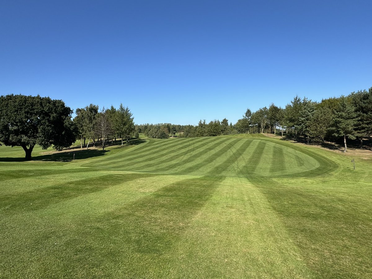 Looking good in the autumn sun 🌞 <a href="/MoorAllertonGC/">Moor Allerton GC</a>