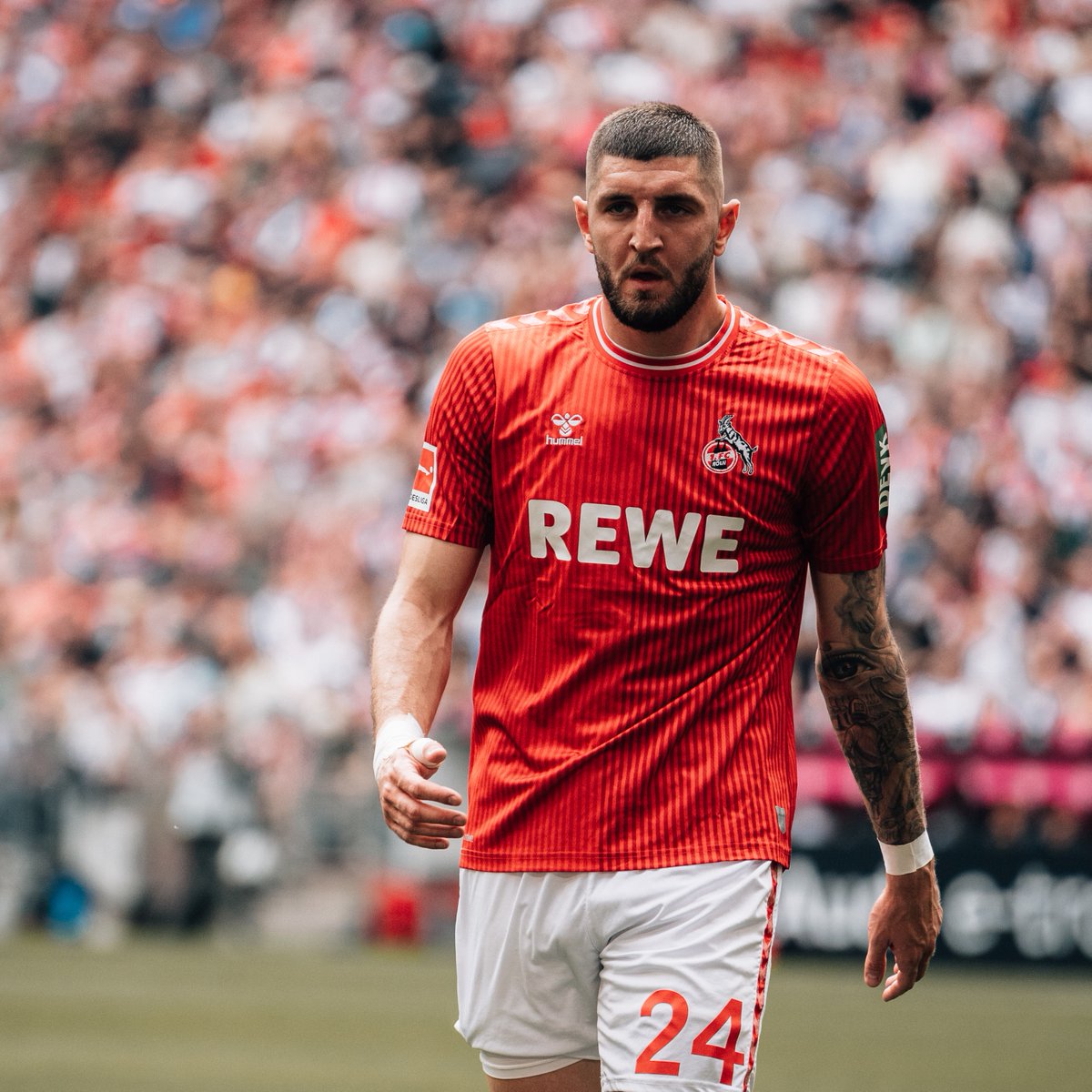 ✨ Jeff Chabot trifft heute am ersten Spieltag der <a href="/ChampionsLeague/">UEFA Champions League</a> mit dem <a href="/VfB/">VfB Stuttgart 1893</a> auf <a href="/realmadrid/">Real Madrid C.F.</a> ⚽️

Wir wünschen dir viel Erfolg und drücken dir die Daumen für dein erstes Champions League-Spiel, Jeff! 🤞
___
#effzeh