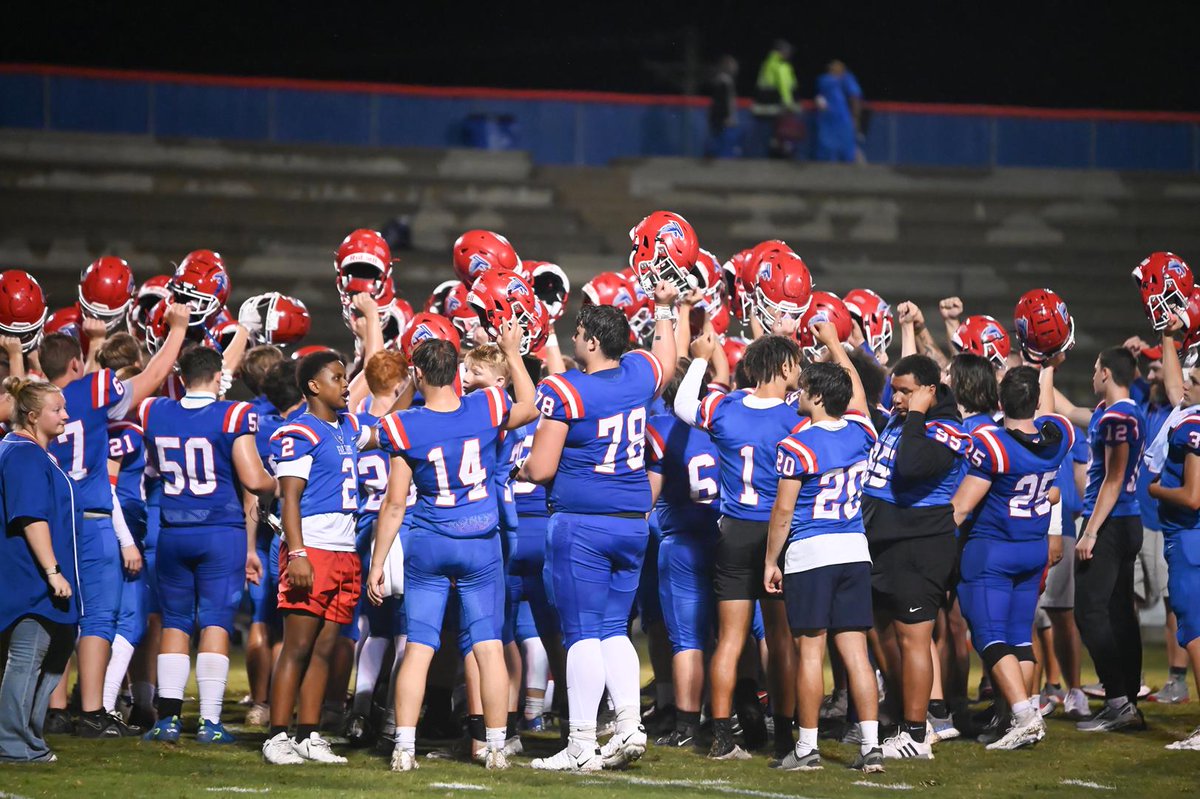 Link to photos from Falcon Football's Homecoming win over Spring Hill! #oneLC 
falconsportsonelc.com/falcon-footbal…