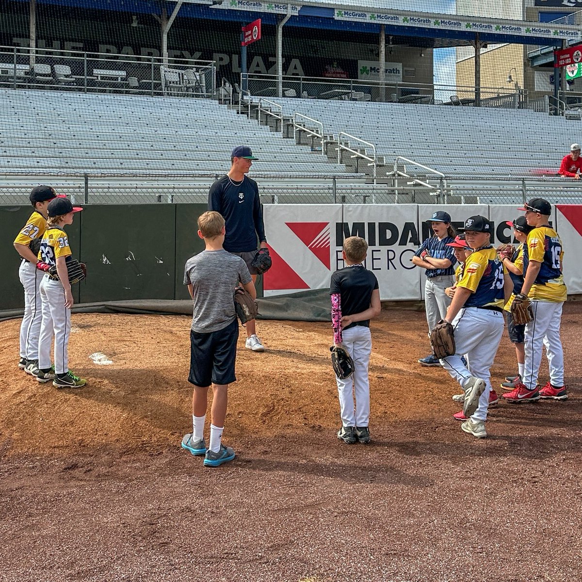 CRKernels's tweet image. John Klein has been selected as the Kernels recipient of the Harmon Killebrew Community Service Award. Klein volunteered at HRFH. He also participated in social media outreach, kids programs at games, &amp;amp; a skills clinic. Thank you for everything you do on and off the field, John!