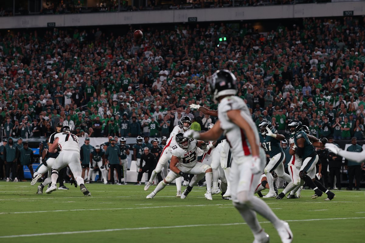 KirkCousins8's tweet image. Hard-fought team win last night. Love our group. Now on to Kansas City.