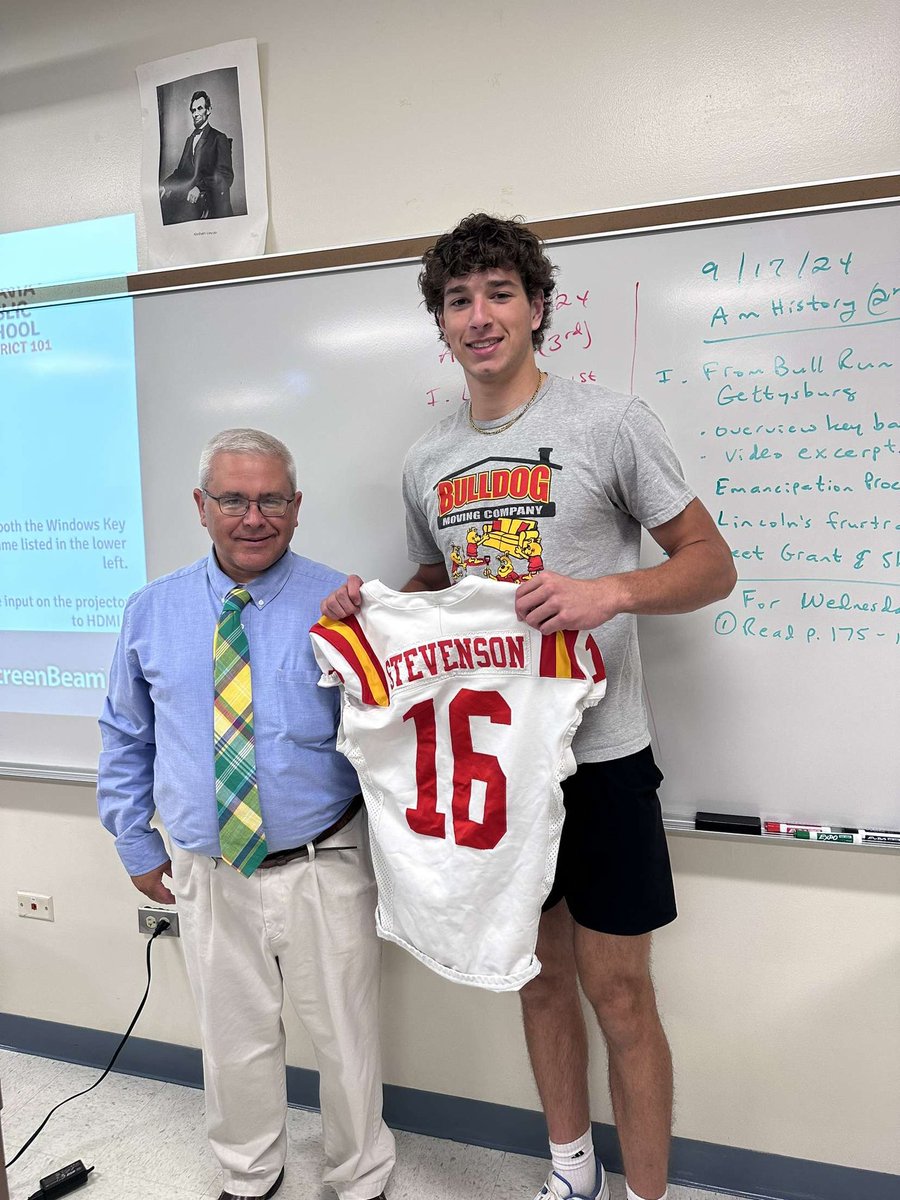 Luke Stevenson (@luke_steve27) on Twitter photo Happy teacher appreciation week Mr. Cranston, thank you for positively influencing me as a student. <a href="/BataviaFootball/">Batavia Football</a> Happy teacher appreciation week Mr. Cranston, thank you for positively influencing me as a student. <a href="/BataviaFootball/">Batavia Football</a>