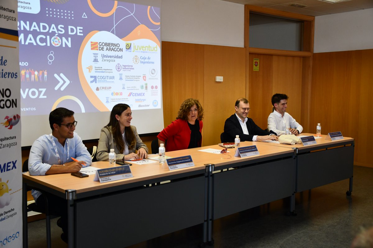Calentando los motores de las III Jornadas de Formación del <a href="/ceeina_unizar/">Consejo de Estudiantes EINA</a> de la <a href="/EINAunizar/">EINA Unizar</a>.

<a href="/alcala_aalcala/">Angela Alcala</a>, <a href="/yaguefabra/">José Antonio Yagüe Fabra</a>, Cristina Navarro Alvira, Alfonso Campuzano y Jorge Lahoz han dirigido la sesión de inauguración. 

Ahora rumbo a Isín.🚌

#Formacion