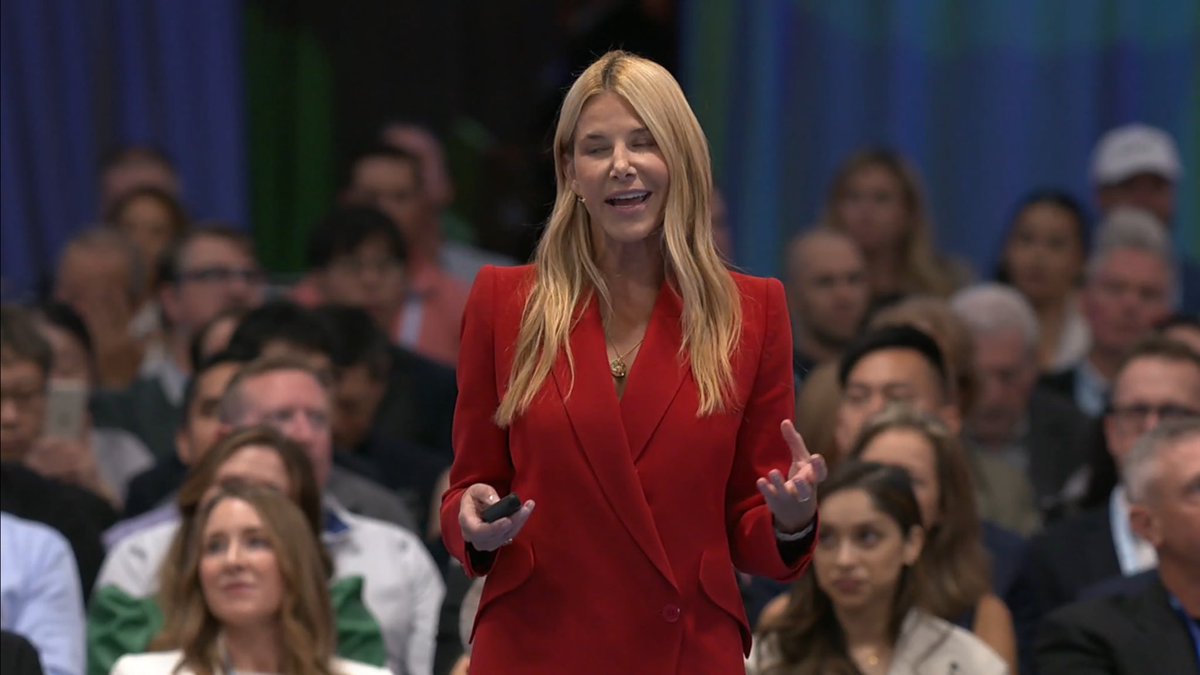 sarbjeetjohal's tweet image. .@SlackHQ keynote gets underway at #DF24 Writer AI (@Get_Writer) CEO talks about their experience with Slack while building an AI company. 

#SlackAI #Templates @furrier #DREAMFORCE2024 @dvellante