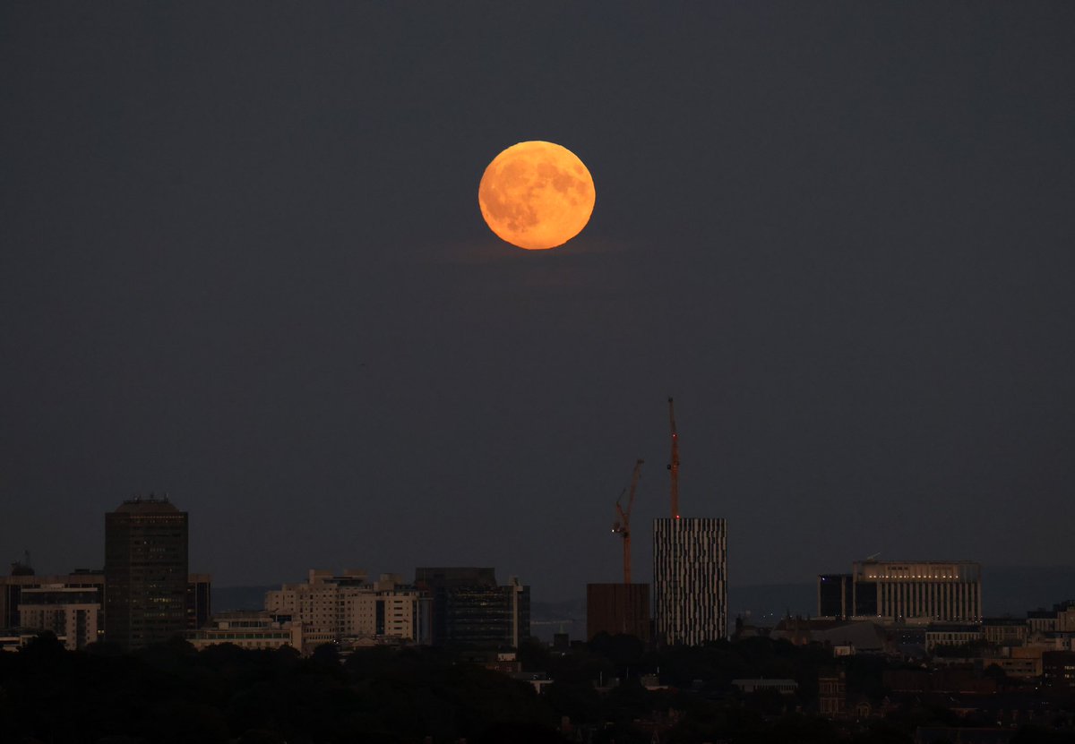 The #Moon over #Cardiff tonight 🌙