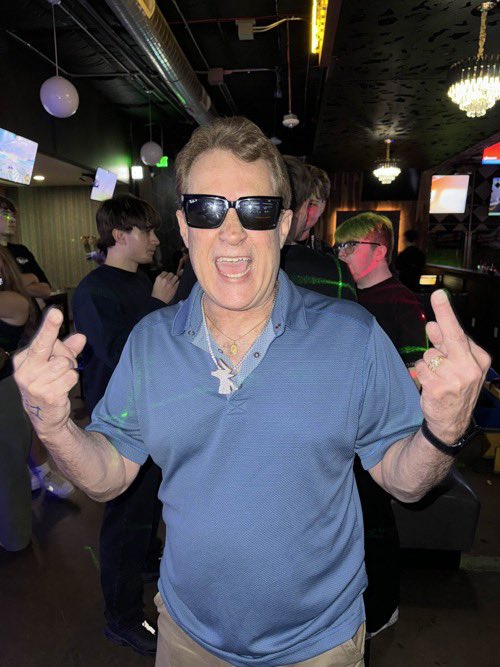 Seen a lot of people posting nice wholesome <a href="/amustycow/">musty 🐮</a> Ice poses. Then theirs me.