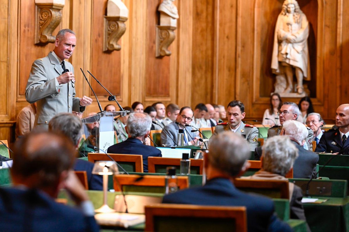 Chef d'état-major de l'armée de Terre (@cemat_fr) on Twitter photo Honoré de partager ma vision stratégique à l’académie des sciences morales et politiques <a href="/ASMP_officiel/">Académie des sciences morales et politiques</a>.
En opération permanente, l'<a href="/armeedeterre/">Armée de Terre</a> puise ses forces morales dans la Nation 🇫🇷.
La guerre n’est pas qu’un sujet militaire <a href="/InstitutFrance/">Institut de France</a> Honoré de partager ma vision stratégique à l’académie des sciences morales et politiques <a href="/ASMP_officiel/">Académie des sciences morales et politiques</a>.
En opération permanente, l'<a href="/armeedeterre/">Armée de Terre</a> puise ses forces morales dans la Nation 🇫🇷.
La guerre n’est pas qu’un sujet militaire <a href="/InstitutFrance/">Institut de France</a>