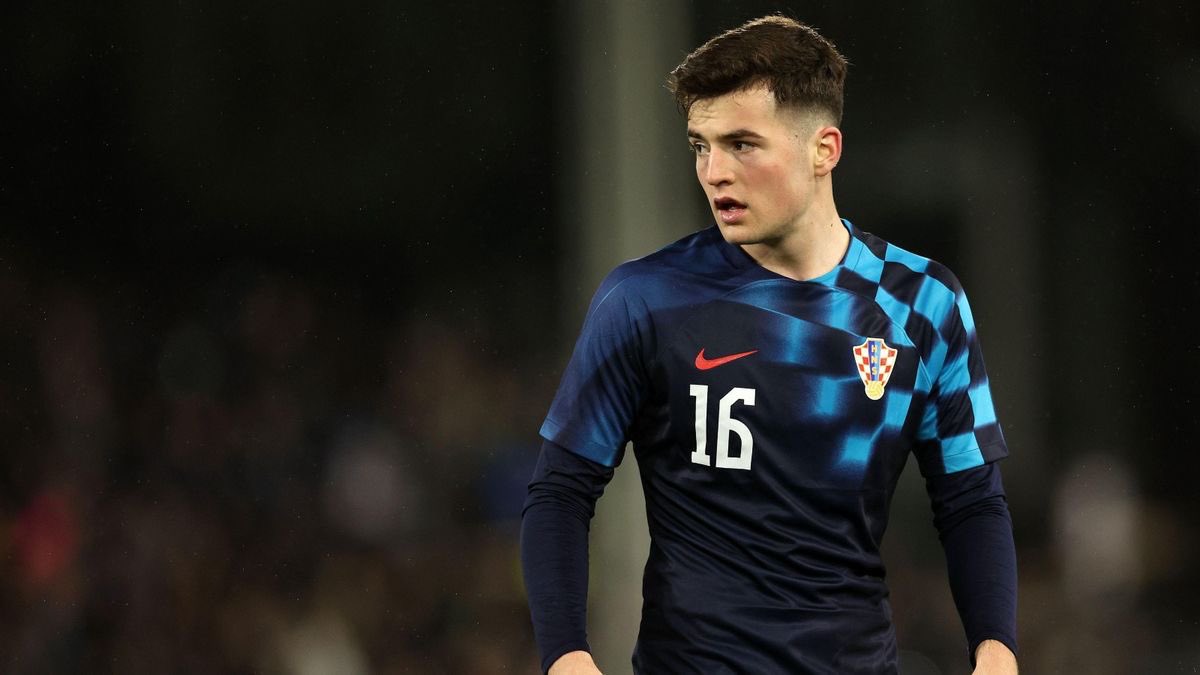 Martin Baturina 🌟
✅Teknik becerisi, oyun zekası ve oyun kurma yetenekleriyle öne çıkan bir oyuncu dikkatle izlemenizi öneririm. FM oynayanlar ekmeğini yemiştir bu adamın. 😊