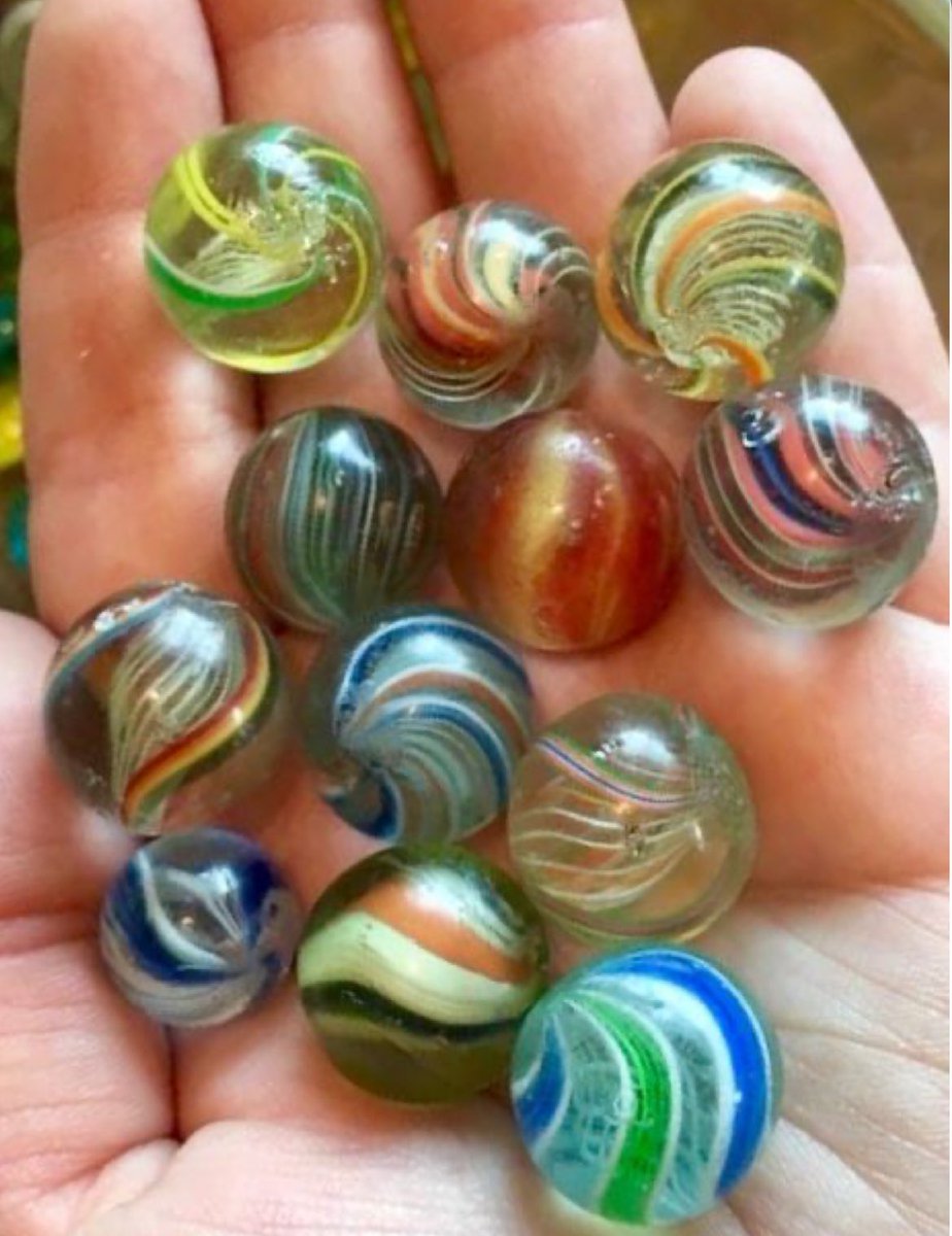 Childhood treasure ! Did you have some? 🤔