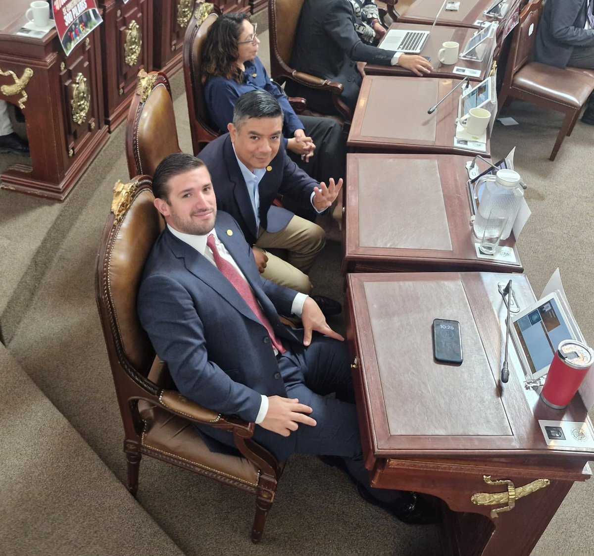 juanrubiog's tweet photo. En Sesión Solemne, las y los diputados locales recibimos al Jefe de Gobierno, Dr. Martí Batres Guadarrama, durante su comparecencia por el Sexto Informe de Gobierno ante el Pleno del @CongresoCDMX.

En este gobierno nuestra ciudad se ha transformado en beneficio de todas y todos sus habitantes, garantizando siempre los derechos, el bienestar y las libertades. También hemos sido testigos de los significativos avances en áreas como educación, cultura, seguridad, medio ambiente, movilidad, trabajo y vivienda, destacando siempre un profundo compromiso con la agenda social.

¡Felicidades, estimado @martibatres, por estos logros que consolidan a la CDMX como una ciudad innovadora, de derechos y con un verdadero acento social!

#MartíBatres6toInforme
#SigamosHaciendoHistoria