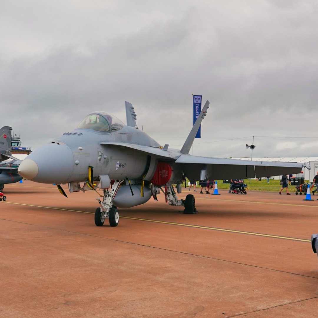 Michaelflying28's tweet photo. Finnish Air Force HävLLv 11 McDonnell Douglas F/A-18C Hornet HN-427 on display at RIAT 24.

#riat #finnishairforce #ilmavoimat #f18 #f18hornet #fa18 #fa18hornet #f18c #fa18c #f18chornet #fa18chornet #f18hornets #boeingfa18hornet #boeing #mcdonnelldouglas https://t.co/d7HQvGQJRj