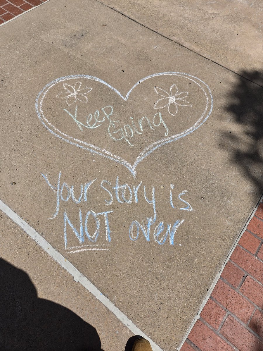 Father2DaPrynce's tweet image. Some great #sidewalkchalk messages at Naval Medical Center San Diego for #SuicideAwareness. Pass it on. @VoiceOfTheStar @timeforjeffrey