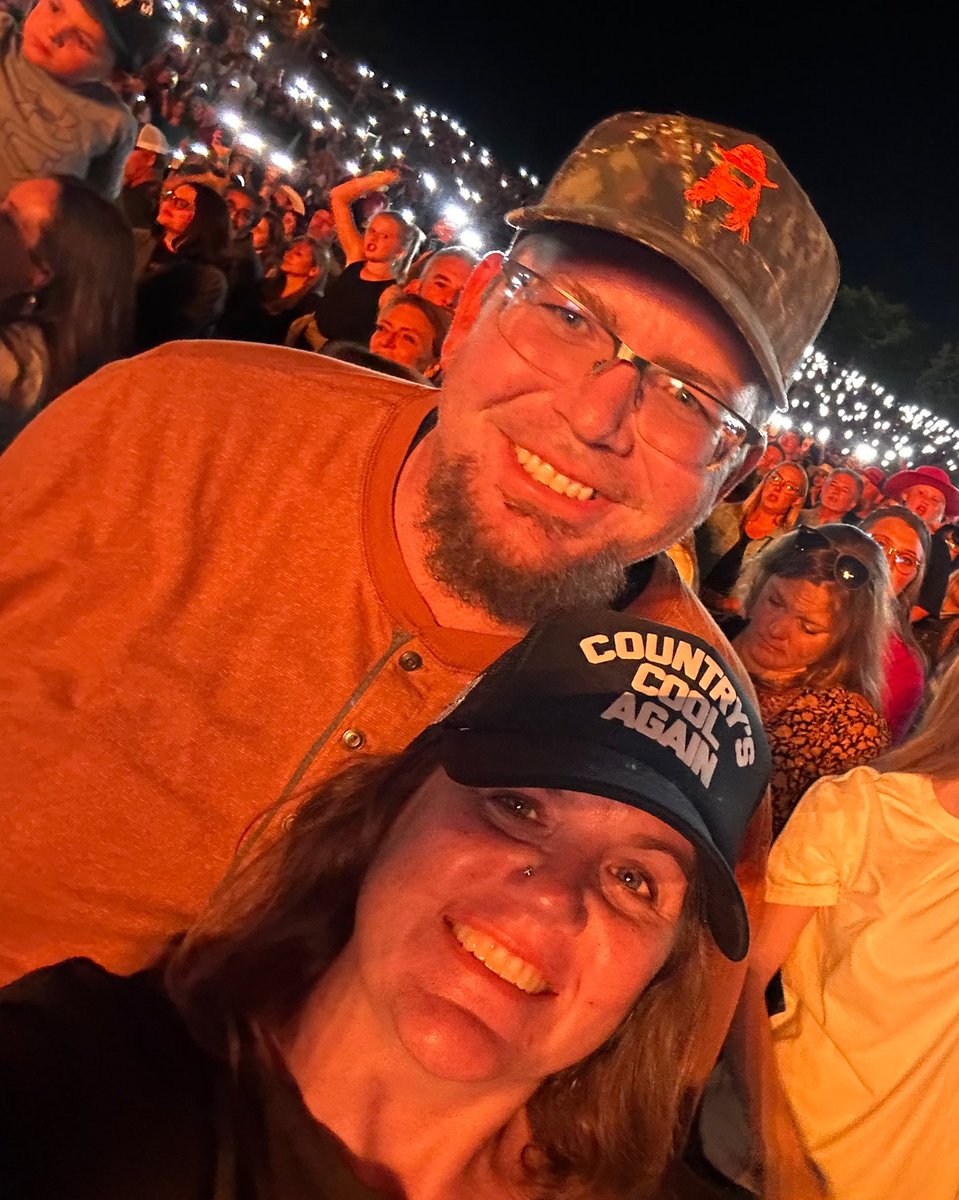 laineywldhorses's tweet photo. Our Nampa, ID #WildHorseOfTheNight Jenn kicked off another fun round of #CountrysCoolAgainTour stops by sharing her favorite memories from the night. She discovered our girl two years ago and has been a huge fan ever since, with this being her fourth Lainey show! 🧡🌪️ https://t.co/xCSPLwWKy1