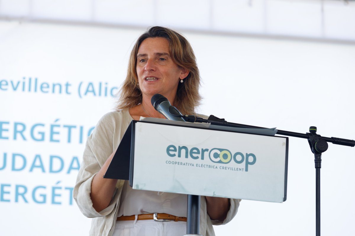 📢 Enhorabuena  <a href="/Teresaribera/">Teresa Ribera</a> por tu gran apoyo 🔝 a <a href="/grupoenercoop/">Grupo Enercoop</a> durante tus años al mando de la vicepresidencia tercera y del <a href="/mitecogob/">Transición Ecológica y Reto Demográfico</a>.

Una trayectoria repleta de logros que ahora continuarás como vicepresidenta de Transición Verde de la <a href="/ComisionEuropea/">Comisión Europea en España</a>.

Suerte💚!!