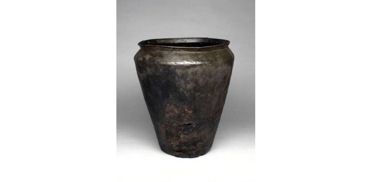 Daniel Kirkpatrick (@nipilgrim) on Twitter photo Sheet-bronze bucket, vessel created by riveting together three carefully shaped sheets of bronze. 950-750BC Dowris, Offaly Ireland #FindsFriday Image/Description credit <a href="/britishmuseum/">British Museum</a> Sheet-bronze bucket, vessel created by riveting together three carefully shaped sheets of bronze. 950-750BC Dowris, Offaly Ireland #FindsFriday Image/Description credit <a href="/britishmuseum/">British Museum</a>