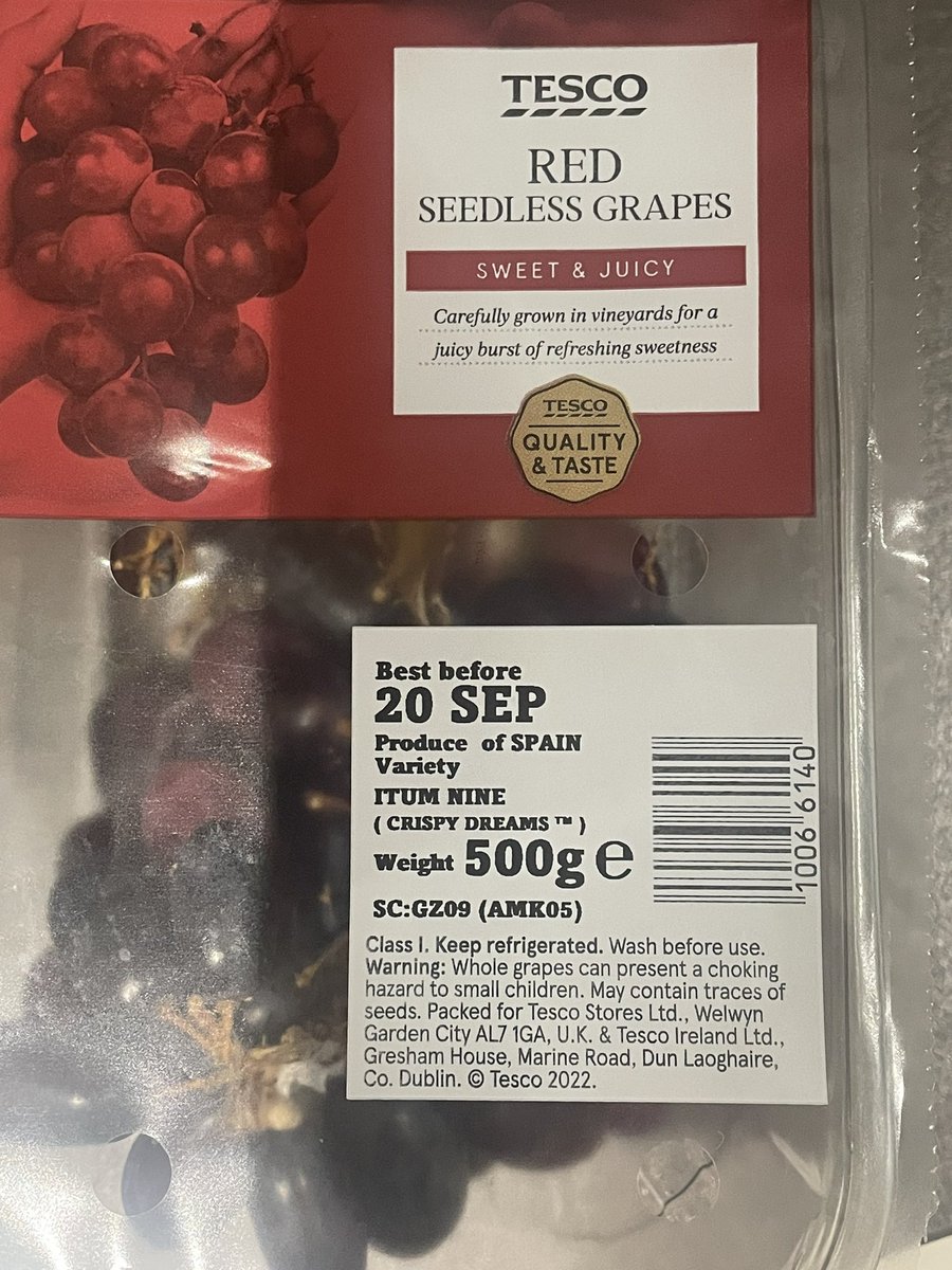 ohood88's tweet photo. @Tesco spider from Spain in my grapes. Be careful everyone. https://t.co/BfWcIngt9w