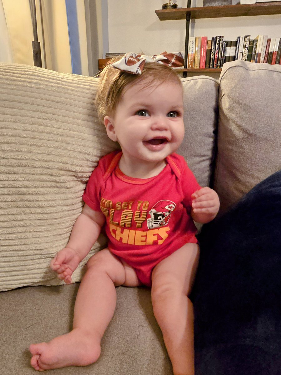 Where my #Swifties at?? Vote for this cutie chiefs fan, please and thank you!! 

babyoftheyear.org/2024/ripley-ka…
