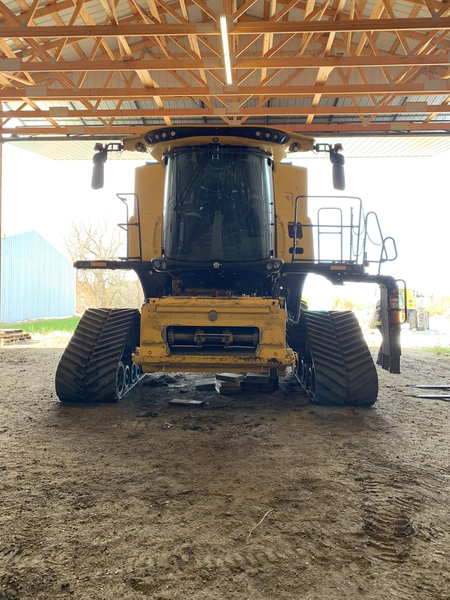 scott_perkin's tweet photo. If anyone in eastern MB is needing tracks for anything CNH please DM me.  We have a set of GRIP tracks for sale https://t.co/2w9SF61rR0