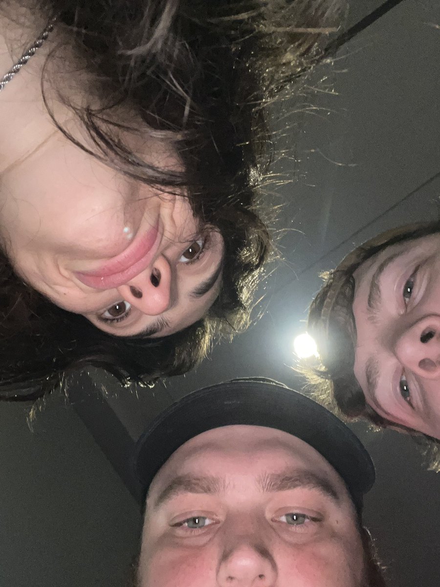 garmster_'s tweet photo. Frens 💜 

Best lan yet, miss yall already https://t.co/nMMs3gDKMb